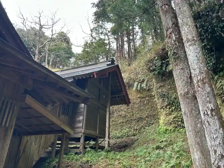 木幡神社の{uncategorized: "未分類", other: "その他", undefined: "問題あり", building: "その他建物", grave: "お墓", sacred_gate: "鳥居", guardian: "狛犬", statue: "像", buddha: "仏像", history: "歴史", nature: "自然", garden: "庭園", animal: "動物", pagoda: "塔", temizu: "手水舎", mountain_gate: "山門・神門", sanctuary: "本殿・本堂", subordinate: "末社・摂社", art: "芸術", scenery: "景色", jizo: "地蔵", ema: "絵馬", goshuin: "御朱印", omikuji: "おみくじ", items: "授与品その他", amulet: "お守り", goshuincho: "御朱印帳", eats: "食事", festival: "お祭り", votive_dance: "神楽", shichigosan: "七五三参", wedding: "結婚式", experience: "体験その他", initially: "初詣", around: "周辺", anti_infection: "感染症対策"}