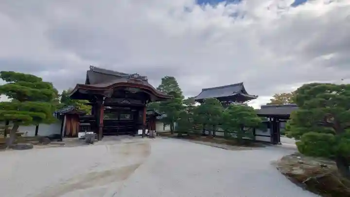 仁和寺の{uncategorized: "未分類", other: "その他", undefined: "問題あり", building: "その他建物", grave: "お墓", sacred_gate: "鳥居", guardian: "狛犬", statue: "像", buddha: "仏像", history: "歴史", nature: "自然", garden: "庭園", animal: "動物", pagoda: "塔", temizu: "手水舎", mountain_gate: "山門・神門", sanctuary: "本殿・本堂", subordinate: "末社・摂社", art: "芸術", scenery: "景色", jizo: "地蔵", ema: "絵馬", goshuin: "御朱印", omikuji: "おみくじ", items: "授与品その他", amulet: "お守り", goshuincho: "御朱印帳", eats: "食事", festival: "お祭り", votive_dance: "神楽", shichigosan: "七五三参", wedding: "結婚式", experience: "体験その他", initially: "初詣", around: "周辺", anti_infection: "感染症対策"}