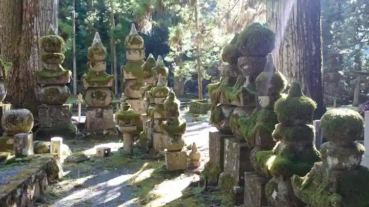 高野山金剛峯寺奥の院(和歌山県)