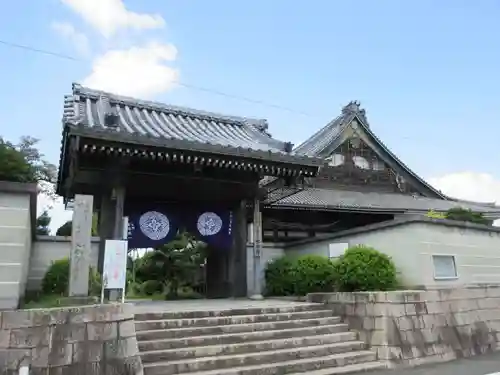 本照寺の山門