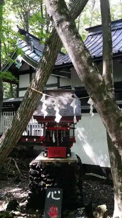 新屋山神社の末社・摂社