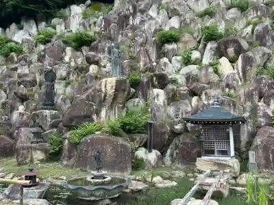 観音正寺の{uncategorized: "未分類", other: "その他", undefined: "問題あり", building: "その他建物", grave: "お墓", sacred_gate: "鳥居", guardian: "狛犬", statue: "像", buddha: "仏像", history: "歴史", nature: "自然", garden: "庭園", animal: "動物", pagoda: "塔", temizu: "手水舎", mountain_gate: "山門・神門", sanctuary: "本殿・本堂", subordinate: "末社・摂社", art: "芸術", scenery: "景色", jizo: "地蔵", ema: "絵馬", goshuin: "御朱印", omikuji: "おみくじ", items: "授与品その他", amulet: "お守り", goshuincho: "御朱印帳", eats: "食事", festival: "お祭り", votive_dance: "神楽", shichigosan: "七五三参", wedding: "結婚式", experience: "体験その他", initially: "初詣", around: "周辺", anti_infection: "感染症対策"}