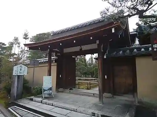 瑞峯院の山門・神門