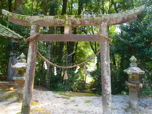 佐々良木武並神社の鳥居