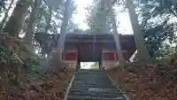 新山神社の山門・神門