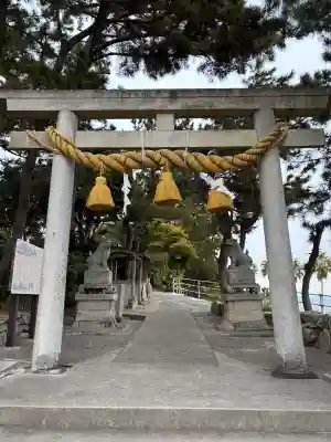 日間賀神社の{uncategorized: "未分類", other: "その他", undefined: "問題あり", building: "その他建物", grave: "お墓", sacred_gate: "鳥居", guardian: "狛犬", statue: "像", buddha: "仏像", history: "歴史", nature: "自然", garden: "庭園", animal: "動物", pagoda: "塔", temizu: "手水舎", mountain_gate: "山門・神門", sanctuary: "本殿・本堂", subordinate: "末社・摂社", art: "芸術", scenery: "景色", jizo: "地蔵", ema: "絵馬", goshuin: "御朱印", omikuji: "おみくじ", items: "授与品その他", amulet: "お守り", goshuincho: "御朱印帳", eats: "食事", festival: "お祭り", votive_dance: "神楽", shichigosan: "七五三参", wedding: "結婚式", experience: "体験その他", initially: "初詣", around: "周辺", anti_infection: "感染症対策"}