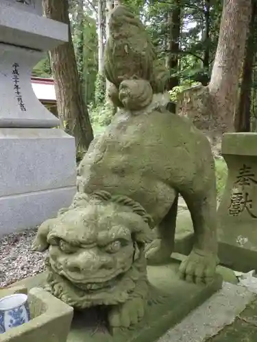 天健金草神社の狛犬