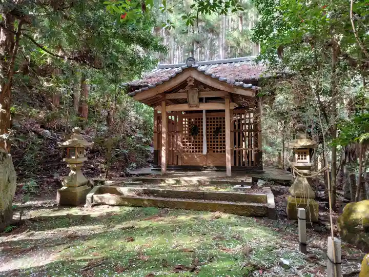 國狭槌神社の{uncategorized: "未分類", other: "その他", undefined: "問題あり", building: "その他建物", grave: "お墓", sacred_gate: "鳥居", guardian: "狛犬", statue: "像", buddha: "仏像", history: "歴史", nature: "自然", garden: "庭園", animal: "動物", pagoda: "塔", temizu: "手水舎", mountain_gate: "山門・神門", sanctuary: "本殿・本堂", subordinate: "末社・摂社", art: "芸術", scenery: "景色", jizo: "地蔵", ema: "絵馬", goshuin: "御朱印", omikuji: "おみくじ", items: "授与品その他", amulet: "お守り", goshuincho: "御朱印帳", eats: "食事", festival: "お祭り", votive_dance: "神楽", shichigosan: "七五三参", wedding: "結婚式", experience: "体験その他", initially: "初詣", around: "周辺", anti_infection: "感染症対策"}