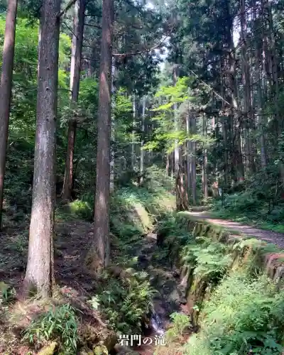 岩門の滝神社(岐阜県)