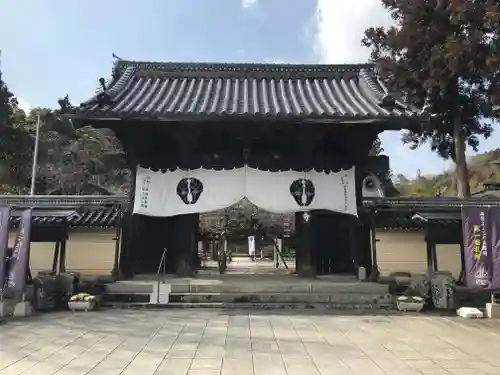 誕生寺の山門