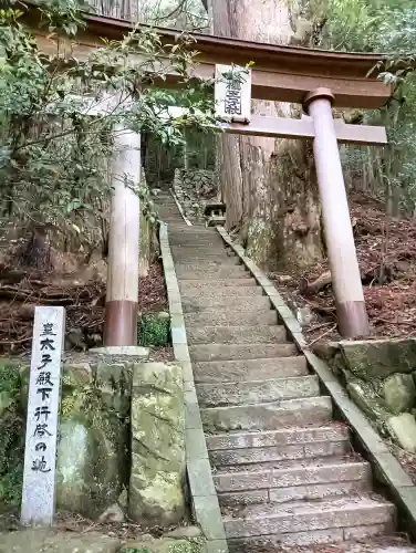 継桜王子の{uncategorized: "未分類", other: "その他", undefined: "問題あり", building: "その他建物", grave: "お墓", sacred_gate: "鳥居", guardian: "狛犬", statue: "像", buddha: "仏像", history: "歴史", nature: "自然", garden: "庭園", animal: "動物", pagoda: "塔", temizu: "手水舎", mountain_gate: "山門・神門", sanctuary: "本殿・本堂", subordinate: "末社・摂社", art: "芸術", scenery: "景色", jizo: "地蔵", ema: "絵馬", goshuin: "御朱印", omikuji: "おみくじ", items: "授与品その他", amulet: "お守り", goshuincho: "御朱印帳", eats: "食事", festival: "お祭り", votive_dance: "神楽", shichigosan: "七五三参", wedding: "結婚式", experience: "体験その他", initially: "初詣", around: "周辺", anti_infection: "感染症対策"}