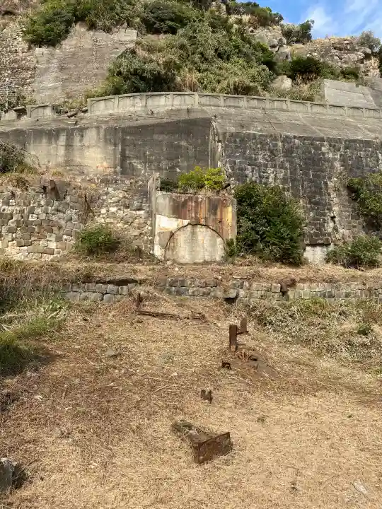 端島神社の{uncategorized: "未分類", other: "その他", undefined: "問題あり", building: "その他建物", grave: "お墓", sacred_gate: "鳥居", guardian: "狛犬", statue: "像", buddha: "仏像", history: "歴史", nature: "自然", garden: "庭園", animal: "動物", pagoda: "塔", temizu: "手水舎", mountain_gate: "山門・神門", sanctuary: "本殿・本堂", subordinate: "末社・摂社", art: "芸術", scenery: "景色", jizo: "地蔵", ema: "絵馬", goshuin: "御朱印", omikuji: "おみくじ", items: "授与品その他", amulet: "お守り", goshuincho: "御朱印帳", eats: "食事", festival: "お祭り", votive_dance: "神楽", shichigosan: "七五三参", wedding: "結婚式", experience: "体験その他", initially: "初詣", around: "周辺", anti_infection: "感染症対策"}