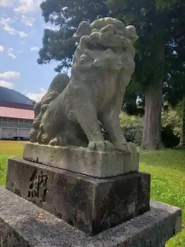 神明社の狛犬