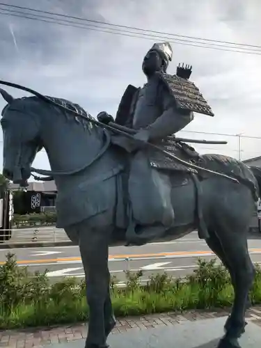 國魂神社の像