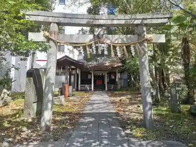 蠣崎神社の{uncategorized: "未分類", other: "その他", undefined: "問題あり", building: "その他建物", grave: "お墓", sacred_gate: "鳥居", guardian: "狛犬", statue: "像", buddha: "仏像", history: "歴史", nature: "自然", garden: "庭園", animal: "動物", pagoda: "塔", temizu: "手水舎", mountain_gate: "山門・神門", sanctuary: "本殿・本堂", subordinate: "末社・摂社", art: "芸術", scenery: "景色", jizo: "地蔵", ema: "絵馬", goshuin: "御朱印", omikuji: "おみくじ", items: "授与品その他", amulet: "お守り", goshuincho: "御朱印帳", eats: "食事", festival: "お祭り", votive_dance: "神楽", shichigosan: "七五三参", wedding: "結婚式", experience: "体験その他", initially: "初詣", around: "周辺", anti_infection: "感染症対策"}