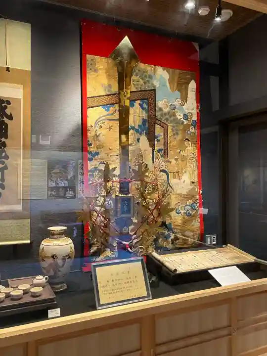 粟田神社の{uncategorized: "未分類", other: "その他", undefined: "問題あり", building: "その他建物", grave: "お墓", sacred_gate: "鳥居", guardian: "狛犬", statue: "像", buddha: "仏像", history: "歴史", nature: "自然", garden: "庭園", animal: "動物", pagoda: "塔", temizu: "手水舎", mountain_gate: "山門・神門", sanctuary: "本殿・本堂", subordinate: "末社・摂社", art: "芸術", scenery: "景色", jizo: "地蔵", ema: "絵馬", goshuin: "御朱印", omikuji: "おみくじ", items: "授与品その他", amulet: "お守り", goshuincho: "御朱印帳", eats: "食事", festival: "お祭り", votive_dance: "神楽", shichigosan: "七五三参", wedding: "結婚式", experience: "体験その他", initially: "初詣", around: "周辺", anti_infection: "感染症対策"}