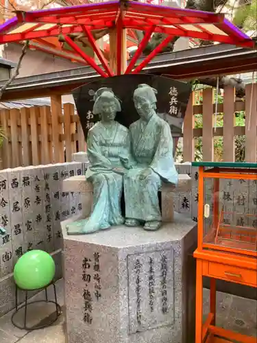 露天神社（お初天神）の像