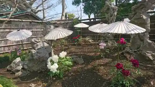 鶴岡八幡宮の{uncategorized: "未分類", other: "その他", undefined: "問題あり", building: "その他建物", grave: "お墓", sacred_gate: "鳥居", guardian: "狛犬", statue: "像", buddha: "仏像", history: "歴史", nature: "自然", garden: "庭園", animal: "動物", pagoda: "塔", temizu: "手水舎", mountain_gate: "山門・神門", sanctuary: "本殿・本堂", subordinate: "末社・摂社", art: "芸術", scenery: "景色", jizo: "地蔵", ema: "絵馬", goshuin: "御朱印", omikuji: "おみくじ", items: "授与品その他", amulet: "お守り", goshuincho: "御朱印帳", eats: "食事", festival: "お祭り", votive_dance: "神楽", shichigosan: "七五三参", wedding: "結婚式", experience: "体験その他", initially: "初詣", around: "周辺", anti_infection: "感染症対策"}
