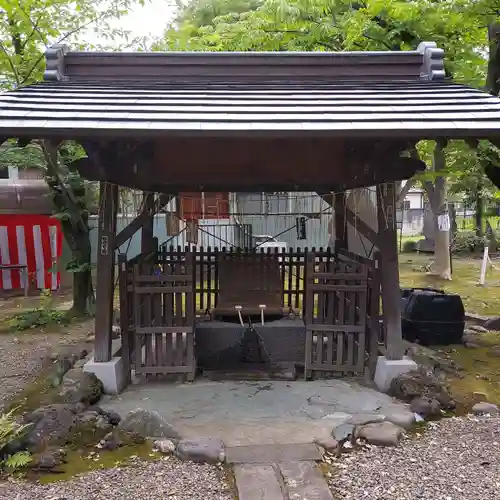 三囲神社の手水