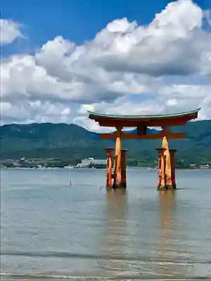 厳島神社の鳥居