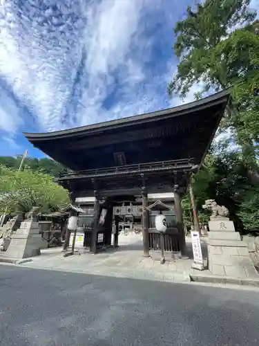 日牟禮八幡宮の山門・神門