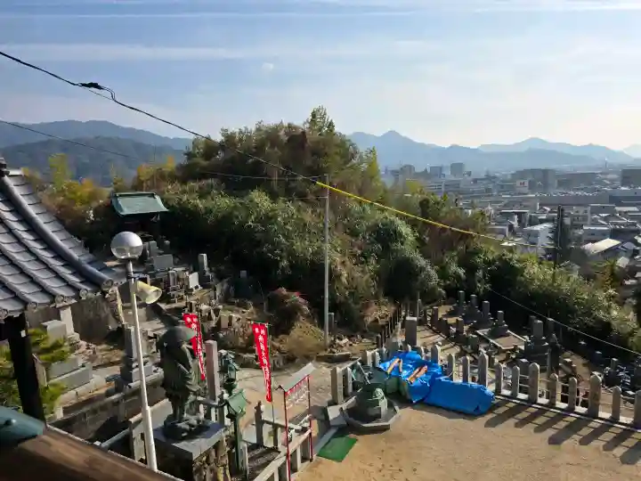 大師寺の{uncategorized: "未分類", other: "その他", undefined: "問題あり", building: "その他建物", grave: "お墓", sacred_gate: "鳥居", guardian: "狛犬", statue: "像", buddha: "仏像", history: "歴史", nature: "自然", garden: "庭園", animal: "動物", pagoda: "塔", temizu: "手水舎", mountain_gate: "山門・神門", sanctuary: "本殿・本堂", subordinate: "末社・摂社", art: "芸術", scenery: "景色", jizo: "地蔵", ema: "絵馬", goshuin: "御朱印", omikuji: "おみくじ", items: "授与品その他", amulet: "お守り", goshuincho: "御朱印帳", eats: "食事", festival: "お祭り", votive_dance: "神楽", shichigosan: "七五三参", wedding: "結婚式", experience: "体験その他", initially: "初詣", around: "周辺", anti_infection: "感染症対策"}