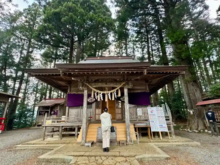 坪沼八幡神社の{uncategorized: "未分類", other: "その他", undefined: "問題あり", building: "その他建物", grave: "お墓", sacred_gate: "鳥居", guardian: "狛犬", statue: "像", buddha: "仏像", history: "歴史", nature: "自然", garden: "庭園", animal: "動物", pagoda: "塔", temizu: "手水舎", mountain_gate: "山門・神門", sanctuary: "本殿・本堂", subordinate: "末社・摂社", art: "芸術", scenery: "景色", jizo: "地蔵", ema: "絵馬", goshuin: "御朱印", omikuji: "おみくじ", items: "授与品その他", amulet: "お守り", goshuincho: "御朱印帳", eats: "食事", festival: "お祭り", votive_dance: "神楽", shichigosan: "七五三参", wedding: "結婚式", experience: "体験その他", initially: "初詣", around: "周辺", anti_infection: "感染症対策"}