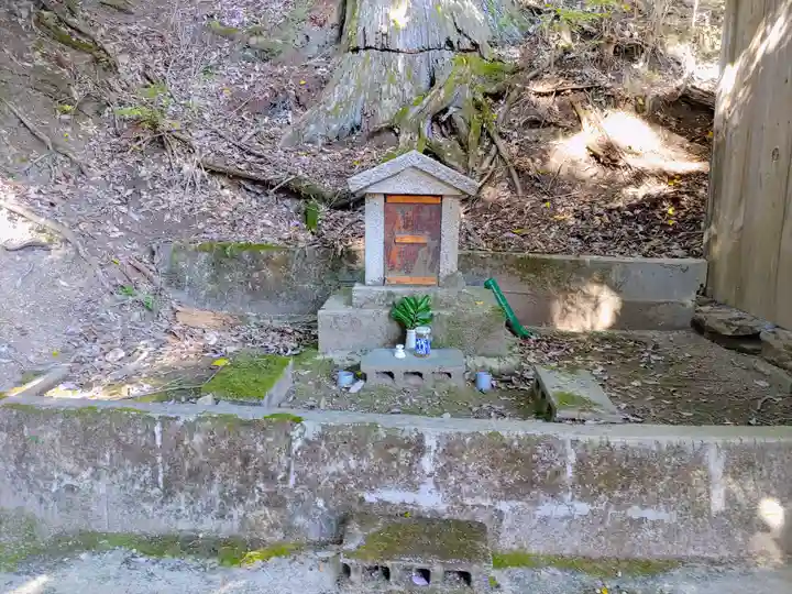 鷲尾神社(吉野町)の末社・摂社