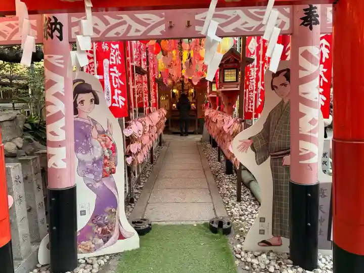 露天神社(お初天神)の{uncategorized: "未分類", other: "その他", undefined: "問題あり", building: "その他建物", grave: "お墓", sacred_gate: "鳥居", guardian: "狛犬", statue: "像", buddha: "仏像", history: "歴史", nature: "自然", garden: "庭園", animal: "動物", pagoda: "塔", temizu: "手水舎", mountain_gate: "山門・神門", sanctuary: "本殿・本堂", subordinate: "末社・摂社", art: "芸術", scenery: "景色", jizo: "地蔵", ema: "絵馬", goshuin: "御朱印", omikuji: "おみくじ", items: "授与品その他", amulet: "お守り", goshuincho: "御朱印帳", eats: "食事", festival: "お祭り", votive_dance: "神楽", shichigosan: "七五三参", wedding: "結婚式", experience: "体験その他", initially: "初詣", around: "周辺", anti_infection: "感染症対策"}