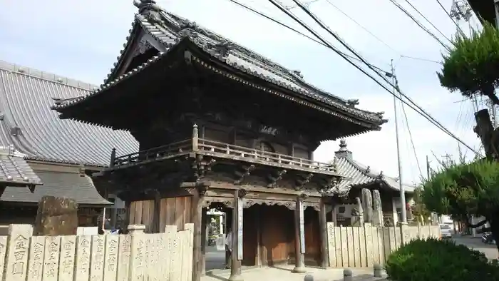 観音寺の山門