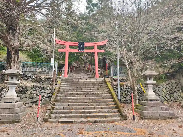 尾崎神社の{uncategorized: "未分類", other: "その他", undefined: "問題あり", building: "その他建物", grave: "お墓", sacred_gate: "鳥居", guardian: "狛犬", statue: "像", buddha: "仏像", history: "歴史", nature: "自然", garden: "庭園", animal: "動物", pagoda: "塔", temizu: "手水舎", mountain_gate: "山門・神門", sanctuary: "本殿・本堂", subordinate: "末社・摂社", art: "芸術", scenery: "景色", jizo: "地蔵", ema: "絵馬", goshuin: "御朱印", omikuji: "おみくじ", items: "授与品その他", amulet: "お守り", goshuincho: "御朱印帳", eats: "食事", festival: "お祭り", votive_dance: "神楽", shichigosan: "七五三参", wedding: "結婚式", experience: "体験その他", initially: "初詣", around: "周辺", anti_infection: "感染症対策"}