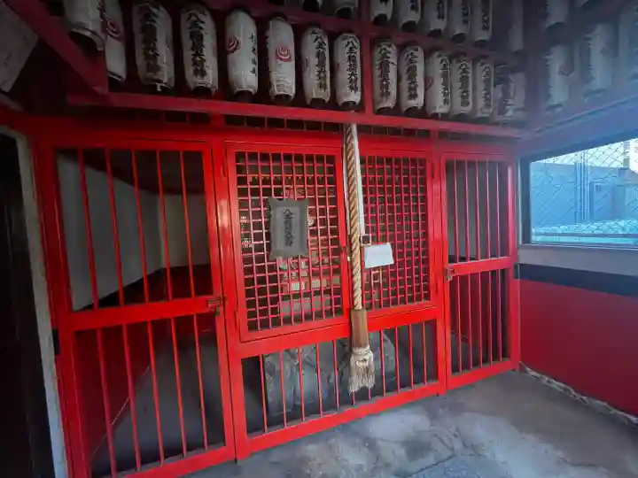 八王稲荷大明神の{uncategorized: "未分類", other: "その他", undefined: "問題あり", building: "その他建物", grave: "お墓", sacred_gate: "鳥居", guardian: "狛犬", statue: "像", buddha: "仏像", history: "歴史", nature: "自然", garden: "庭園", animal: "動物", pagoda: "塔", temizu: "手水舎", mountain_gate: "山門・神門", sanctuary: "本殿・本堂", subordinate: "末社・摂社", art: "芸術", scenery: "景色", jizo: "地蔵", ema: "絵馬", goshuin: "御朱印", omikuji: "おみくじ", items: "授与品その他", amulet: "お守り", goshuincho: "御朱印帳", eats: "食事", festival: "お祭り", votive_dance: "神楽", shichigosan: "七五三参", wedding: "結婚式", experience: "体験その他", initially: "初詣", around: "周辺", anti_infection: "感染症対策"}