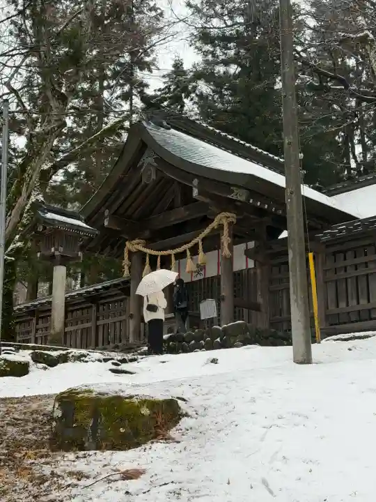 諏訪大社上社前宮の{uncategorized: "未分類", other: "その他", undefined: "問題あり", building: "その他建物", grave: "お墓", sacred_gate: "鳥居", guardian: "狛犬", statue: "像", buddha: "仏像", history: "歴史", nature: "自然", garden: "庭園", animal: "動物", pagoda: "塔", temizu: "手水舎", mountain_gate: "山門・神門", sanctuary: "本殿・本堂", subordinate: "末社・摂社", art: "芸術", scenery: "景色", jizo: "地蔵", ema: "絵馬", goshuin: "御朱印", omikuji: "おみくじ", items: "授与品その他", amulet: "お守り", goshuincho: "御朱印帳", eats: "食事", festival: "お祭り", votive_dance: "神楽", shichigosan: "七五三参", wedding: "結婚式", experience: "体験その他", initially: "初詣", around: "周辺", anti_infection: "感染症対策"}