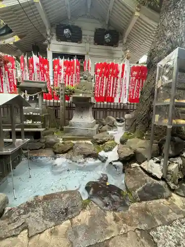 豊川稲荷東京別院の{uncategorized: "未分類", other: "その他", undefined: "問題あり", building: "その他建物", grave: "お墓", sacred_gate: "鳥居", guardian: "狛犬", statue: "像", buddha: "仏像", history: "歴史", nature: "自然", garden: "庭園", animal: "動物", pagoda: "塔", temizu: "手水舎", mountain_gate: "山門・神門", sanctuary: "本殿・本堂", subordinate: "末社・摂社", art: "芸術", scenery: "景色", jizo: "地蔵", ema: "絵馬", goshuin: "御朱印", omikuji: "おみくじ", items: "授与品その他", amulet: "お守り", goshuincho: "御朱印帳", eats: "食事", festival: "お祭り", votive_dance: "神楽", shichigosan: "七五三参", wedding: "結婚式", experience: "体験その他", initially: "初詣", around: "周辺", anti_infection: "感染症対策"}