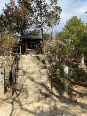 石上布都魂神社の{uncategorized: "未分類", other: "その他", undefined: "問題あり", building: "その他建物", grave: "お墓", sacred_gate: "鳥居", guardian: "狛犬", statue: "像", buddha: "仏像", history: "歴史", nature: "自然", garden: "庭園", animal: "動物", pagoda: "塔", temizu: "手水舎", mountain_gate: "山門・神門", sanctuary: "本殿・本堂", subordinate: "末社・摂社", art: "芸術", scenery: "景色", jizo: "地蔵", ema: "絵馬", goshuin: "御朱印", omikuji: "おみくじ", items: "授与品その他", amulet: "お守り", goshuincho: "御朱印帳", eats: "食事", festival: "お祭り", votive_dance: "神楽", shichigosan: "七五三参", wedding: "結婚式", experience: "体験その他", initially: "初詣", around: "周辺", anti_infection: "感染症対策"}