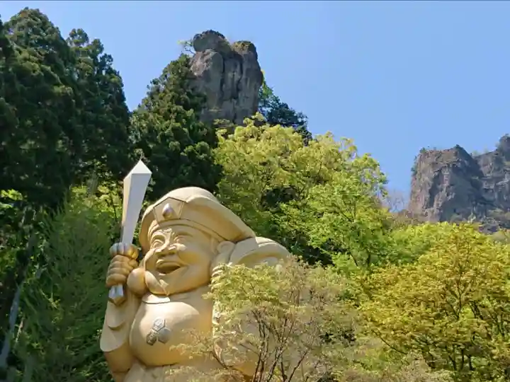 中之嶽神社の像