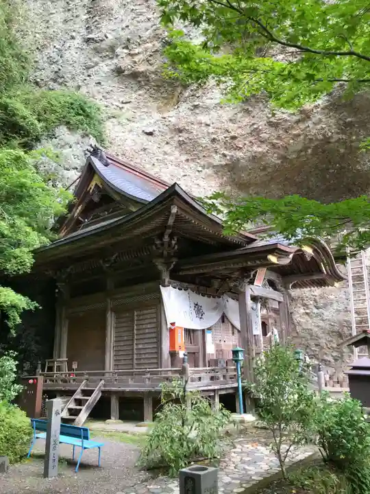 岩屋寺の本殿・本堂