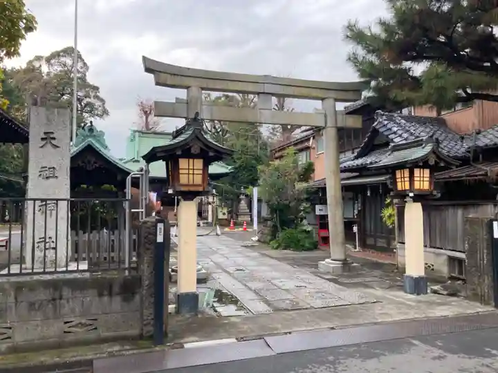 高円寺天祖神社の鳥居