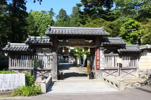 白峯寺の山門