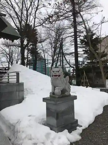 信濃神社の狛犬