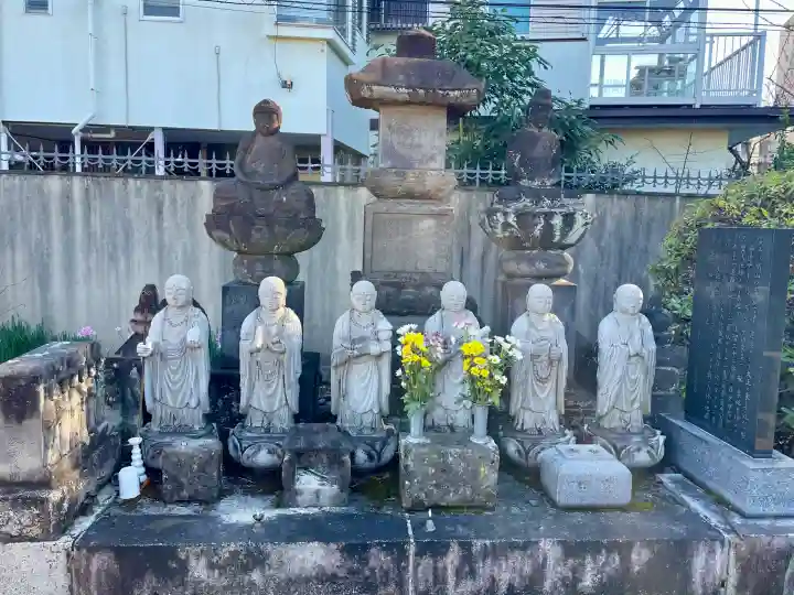 室泉寺の{uncategorized: "未分類", other: "その他", undefined: "問題あり", building: "その他建物", grave: "お墓", sacred_gate: "鳥居", guardian: "狛犬", statue: "像", buddha: "仏像", history: "歴史", nature: "自然", garden: "庭園", animal: "動物", pagoda: "塔", temizu: "手水舎", mountain_gate: "山門・神門", sanctuary: "本殿・本堂", subordinate: "末社・摂社", art: "芸術", scenery: "景色", jizo: "地蔵", ema: "絵馬", goshuin: "御朱印", omikuji: "おみくじ", items: "授与品その他", amulet: "お守り", goshuincho: "御朱印帳", eats: "食事", festival: "お祭り", votive_dance: "神楽", shichigosan: "七五三参", wedding: "結婚式", experience: "体験その他", initially: "初詣", around: "周辺", anti_infection: "感染症対策"}