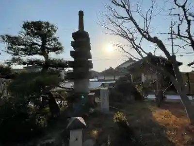 真光寺の{uncategorized: "未分類", other: "その他", undefined: "問題あり", building: "その他建物", grave: "お墓", sacred_gate: "鳥居", guardian: "狛犬", statue: "像", buddha: "仏像", history: "歴史", nature: "自然", garden: "庭園", animal: "動物", pagoda: "塔", temizu: "手水舎", mountain_gate: "山門・神門", sanctuary: "本殿・本堂", subordinate: "末社・摂社", art: "芸術", scenery: "景色", jizo: "地蔵", ema: "絵馬", goshuin: "御朱印", omikuji: "おみくじ", items: "授与品その他", amulet: "お守り", goshuincho: "御朱印帳", eats: "食事", festival: "お祭り", votive_dance: "神楽", shichigosan: "七五三参", wedding: "結婚式", experience: "体験その他", initially: "初詣", around: "周辺", anti_infection: "感染症対策"}