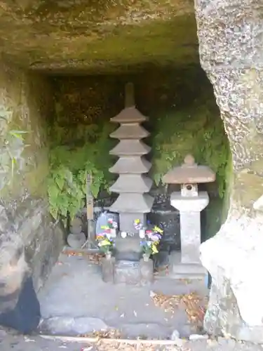 智岸寺稲荷の塔