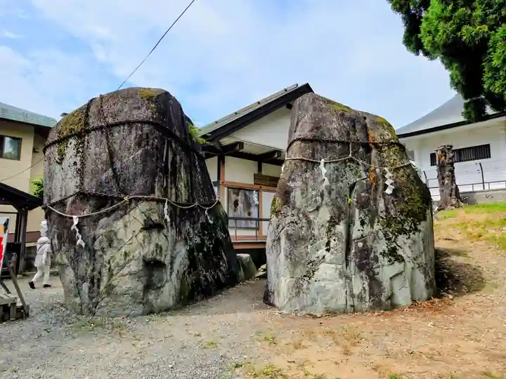 三ツ石神社(岩手県)