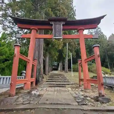 美麻奈比古神社の鳥居