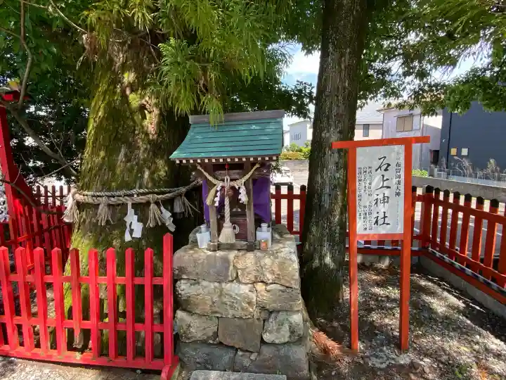 本宮神社の{uncategorized: "未分類", other: "その他", undefined: "問題あり", building: "その他建物", grave: "お墓", sacred_gate: "鳥居", guardian: "狛犬", statue: "像", buddha: "仏像", history: "歴史", nature: "自然", garden: "庭園", animal: "動物", pagoda: "塔", temizu: "手水舎", mountain_gate: "山門・神門", sanctuary: "本殿・本堂", subordinate: "末社・摂社", art: "芸術", scenery: "景色", jizo: "地蔵", ema: "絵馬", goshuin: "御朱印", omikuji: "おみくじ", items: "授与品その他", amulet: "お守り", goshuincho: "御朱印帳", eats: "食事", festival: "お祭り", votive_dance: "神楽", shichigosan: "七五三参", wedding: "結婚式", experience: "体験その他", initially: "初詣", around: "周辺", anti_infection: "感染症対策"}
