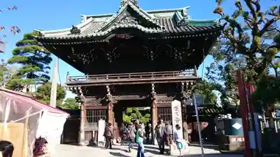 題経寺（柴又帝釈天）の山門・神門