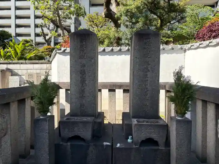 専念寺の{uncategorized: "未分類", other: "その他", undefined: "問題あり", building: "その他建物", grave: "お墓", sacred_gate: "鳥居", guardian: "狛犬", statue: "像", buddha: "仏像", history: "歴史", nature: "自然", garden: "庭園", animal: "動物", pagoda: "塔", temizu: "手水舎", mountain_gate: "山門・神門", sanctuary: "本殿・本堂", subordinate: "末社・摂社", art: "芸術", scenery: "景色", jizo: "地蔵", ema: "絵馬", goshuin: "御朱印", omikuji: "おみくじ", items: "授与品その他", amulet: "お守り", goshuincho: "御朱印帳", eats: "食事", festival: "お祭り", votive_dance: "神楽", shichigosan: "七五三参", wedding: "結婚式", experience: "体験その他", initially: "初詣", around: "周辺", anti_infection: "感染症対策"}