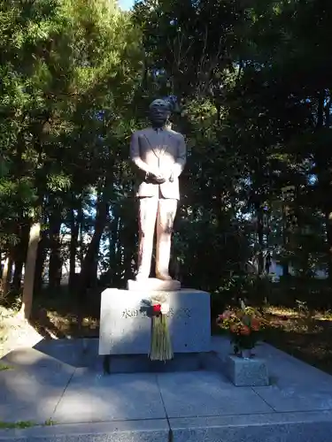 鶴谷八幡宮の像