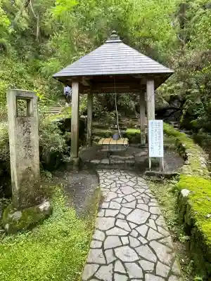 岡寺（龍蓋寺）の{uncategorized: "未分類", other: "その他", undefined: "問題あり", building: "その他建物", grave: "お墓", sacred_gate: "鳥居", guardian: "狛犬", statue: "像", buddha: "仏像", history: "歴史", nature: "自然", garden: "庭園", animal: "動物", pagoda: "塔", temizu: "手水舎", mountain_gate: "山門・神門", sanctuary: "本殿・本堂", subordinate: "末社・摂社", art: "芸術", scenery: "景色", jizo: "地蔵", ema: "絵馬", goshuin: "御朱印", omikuji: "おみくじ", items: "授与品その他", amulet: "お守り", goshuincho: "御朱印帳", eats: "食事", festival: "お祭り", votive_dance: "神楽", shichigosan: "七五三参", wedding: "結婚式", experience: "体験その他", initially: "初詣", around: "周辺", anti_infection: "感染症対策"}